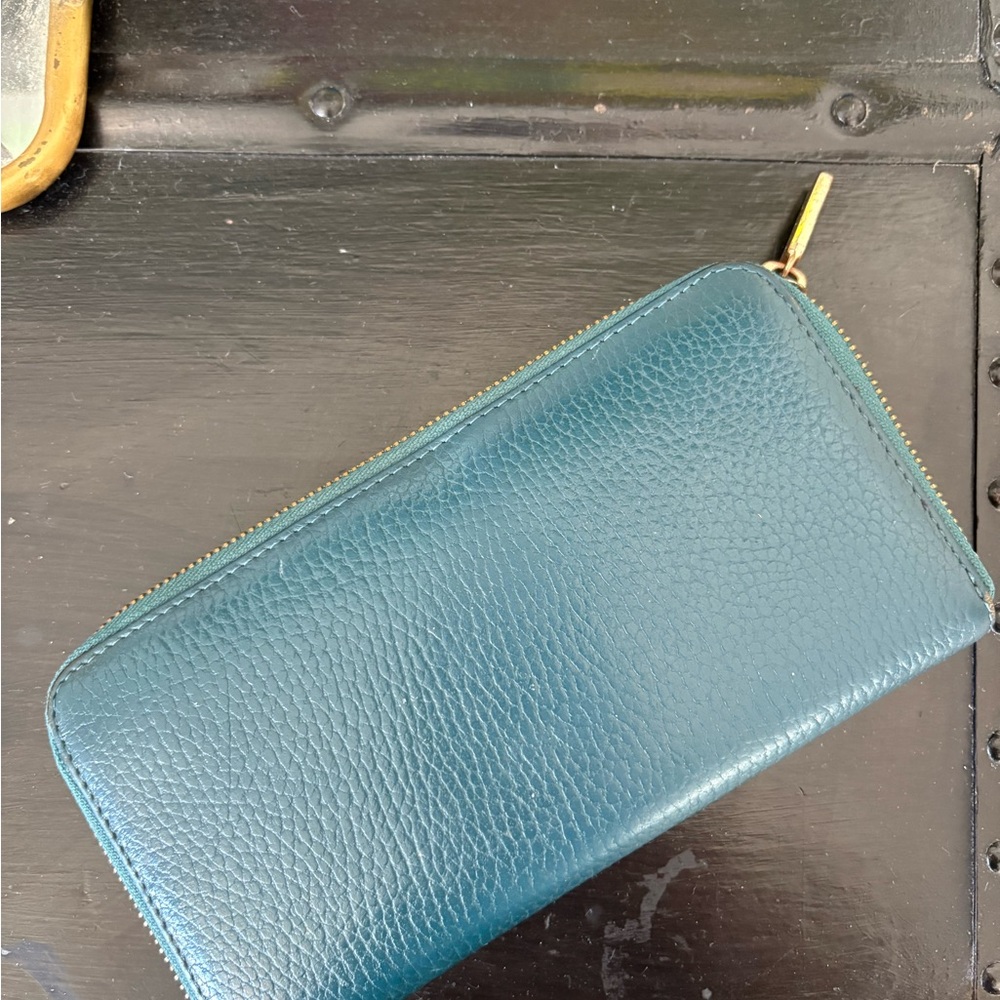 Cuyana Leather Zip Wallet